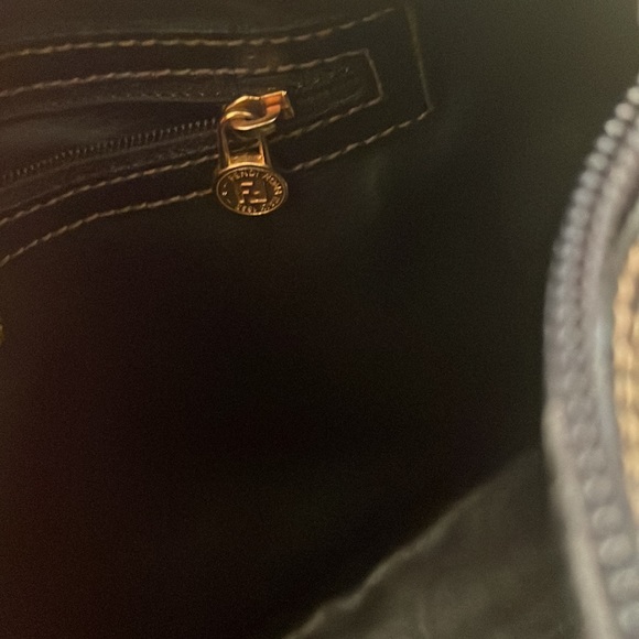 Vintage Fendi purse in amazing condition - Picture 7 of 9